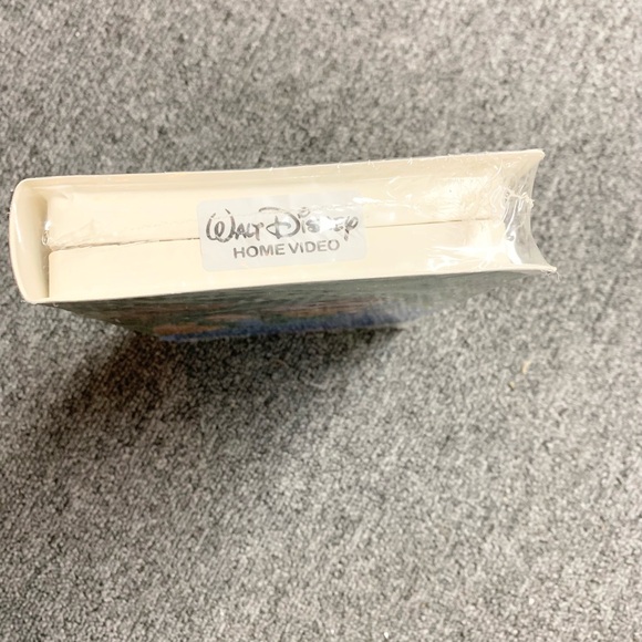 Walt Disney The Rescuers VHS Video - Picture 3 of 3